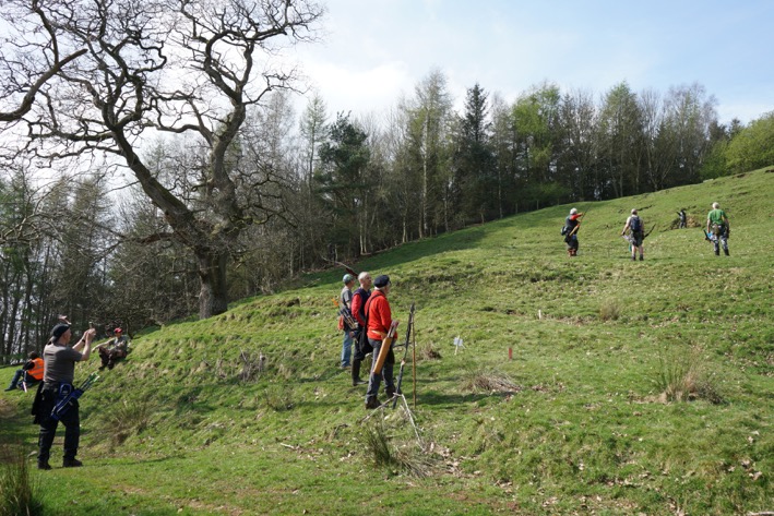 [archers walking between targets]