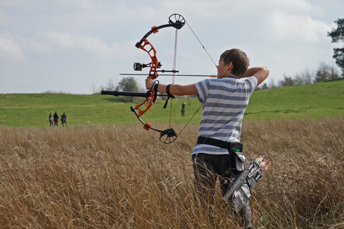 [compound archer taking aim]